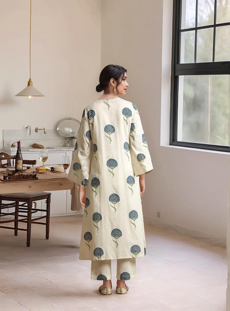 جو سريكي كورتا مستقيمة مطبوعة من رايون فيسكوز من GoSriKi مع بنطال (Janya CEROSIN-VKS01-GS_XL_Dark Blue_X-Large)